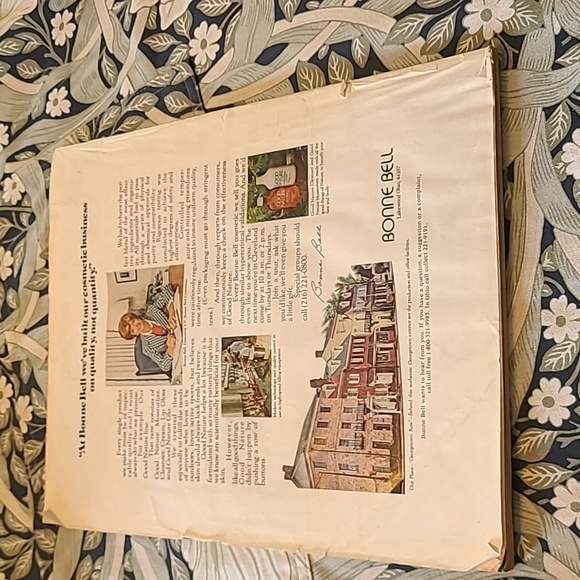 Vintage Vogue Magazine July 1976 - Picture 3 of 3